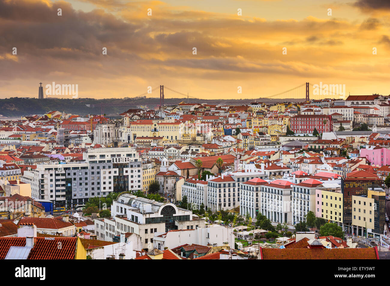 Lissabon, Portugal-Skyline bei Sonnenuntergang. Stockfoto