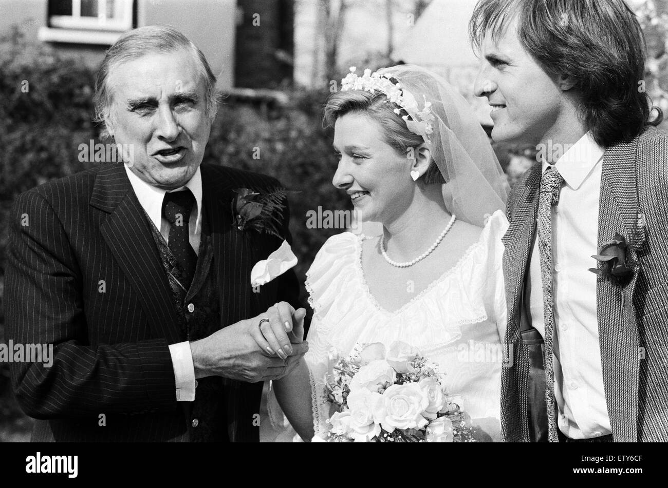 Die Hochzeit von Spike Milligan Tochter Sile, Willie White. Kirche der Jungfrau Maria, Monken Hadley, Barnet, London. 14. April 1984. Stockfoto