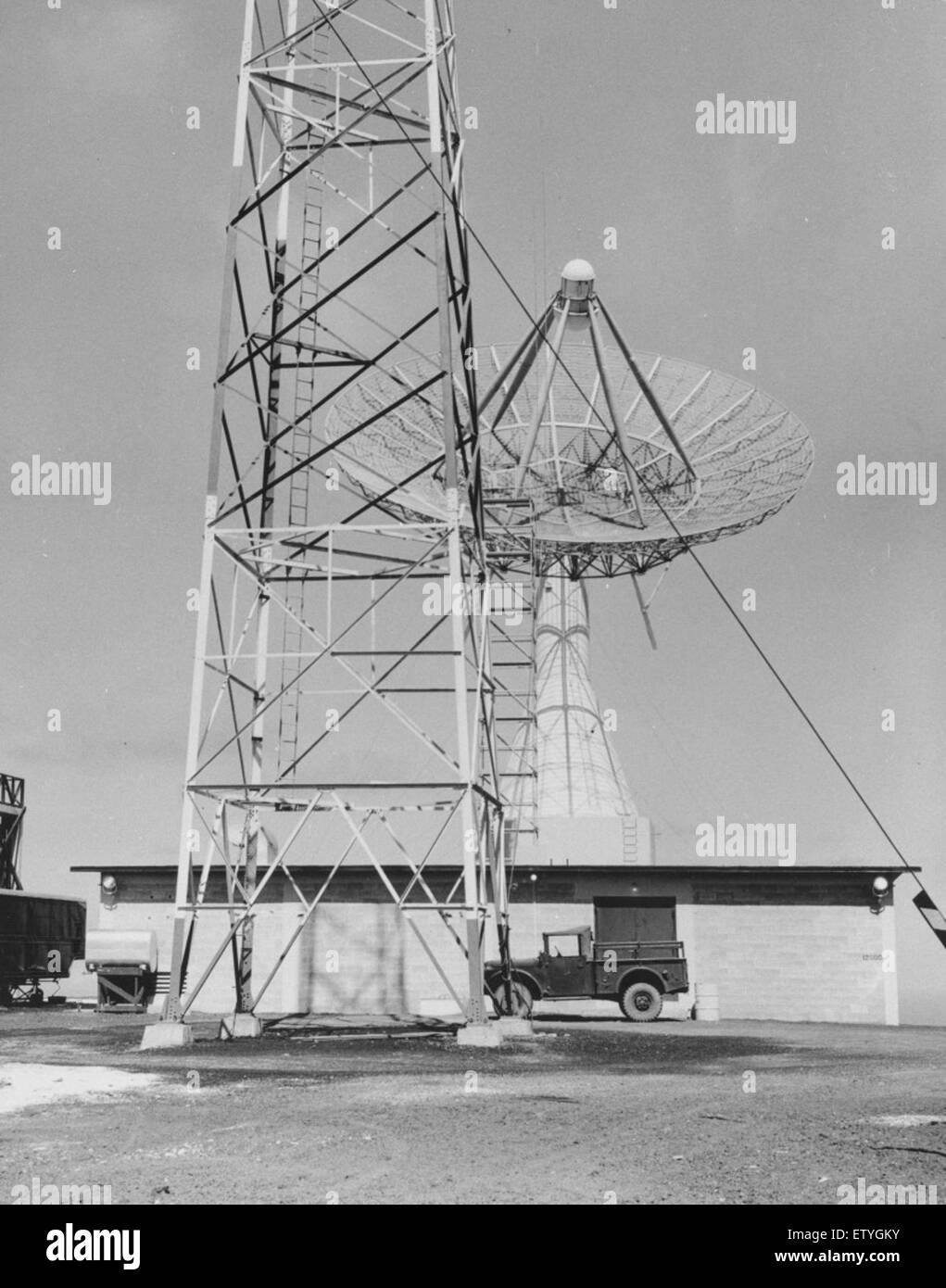 Eine technische Referenz zu den Antennen an der Ascension Island Station 12. Die leistungsstarken Antennensysteme werden für die Kommunikation und Datenübertragung in Satellitennetzen verwendet und unterstützen den Fernbetrieb. Stockfoto