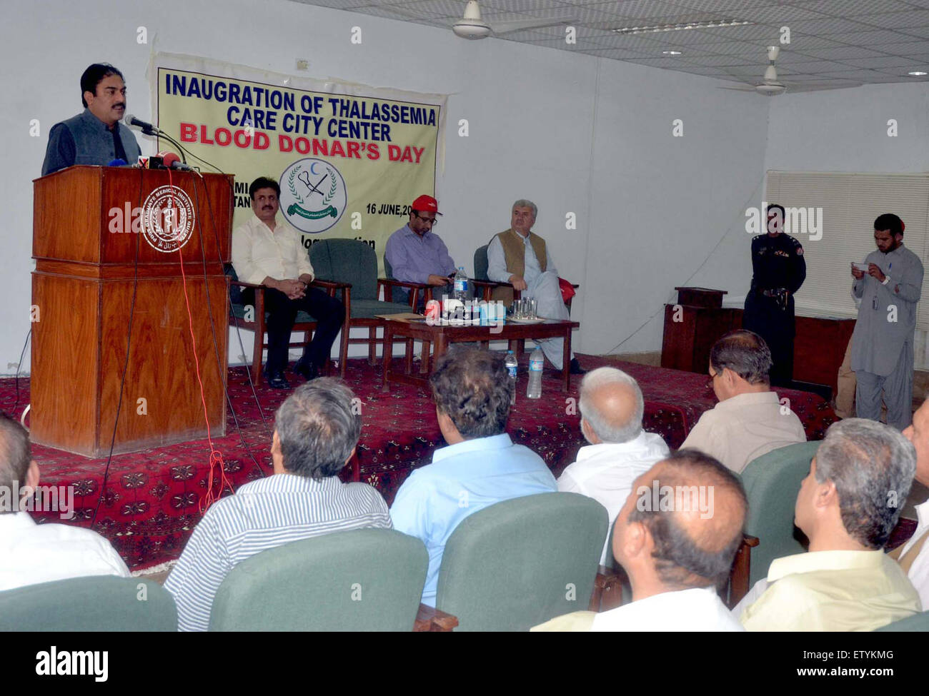 Gesundheit Provinzminister, Mir Sauleh Baloch Adressierung an die Teilnehmer der Eröffnungsfeier des Thalassämie-Centers am Civil Hospital von Quetta am Dienstag, 16. Juni 2015. Stockfoto