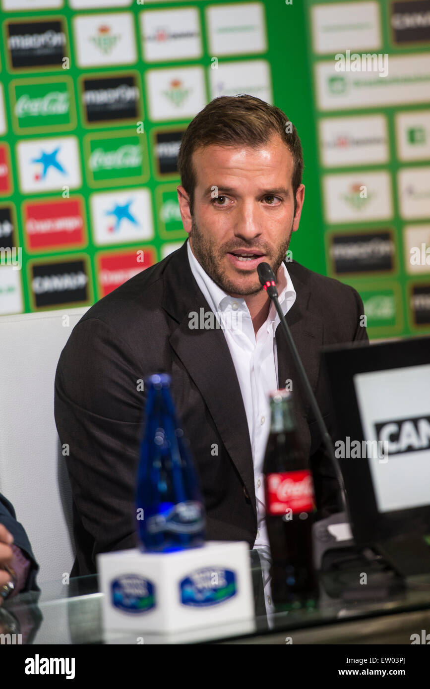 Sevilla, Andalusien, Spanien. 16. Juni 2015.  Rafael Van der Vaart (Niederlande), während seines Vortrags bei seinem neuen club Real Betis Balompié, die Zugehörigkeit zu der spanischen ersten Abteilung Fußball, 2015 16 Juni in Sevilla, Spanien. Bildnachweis: Kiko Jimenez/Alamy Live-Nachrichten Stockfoto