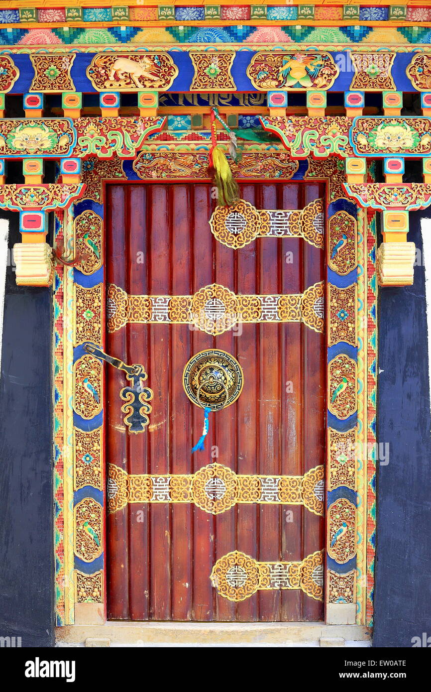 Reichlich verziert-traditionellen tibetischen Stil-Holztür in der Altstadt der Stadt. Gyantse Stadt und Grafschaft-Shigatse Pref.-Tibet. Stockfoto