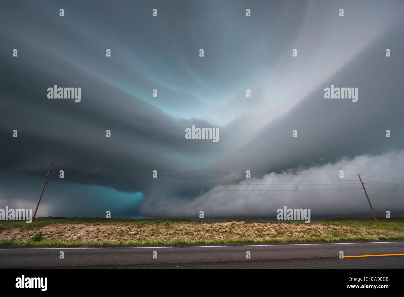 Sehr intensiv hohen Niederschlägen Superzelle Sturm bewegt sich Süd in Nebraska-Sand-Hügel südlich von Valentine, 13. Juli 2009. Stockfoto