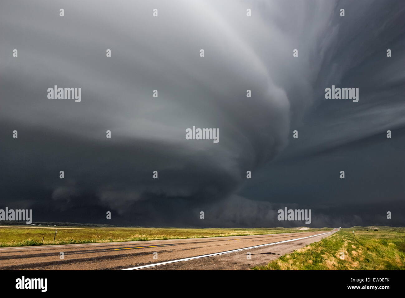 Sehr intensiv hohen Niederschlägen Superzelle Sturm bewegt sich Süd in Nebraska-Sand-Hügel südlich von Valentine, 13. Juli 2009. Stockfoto