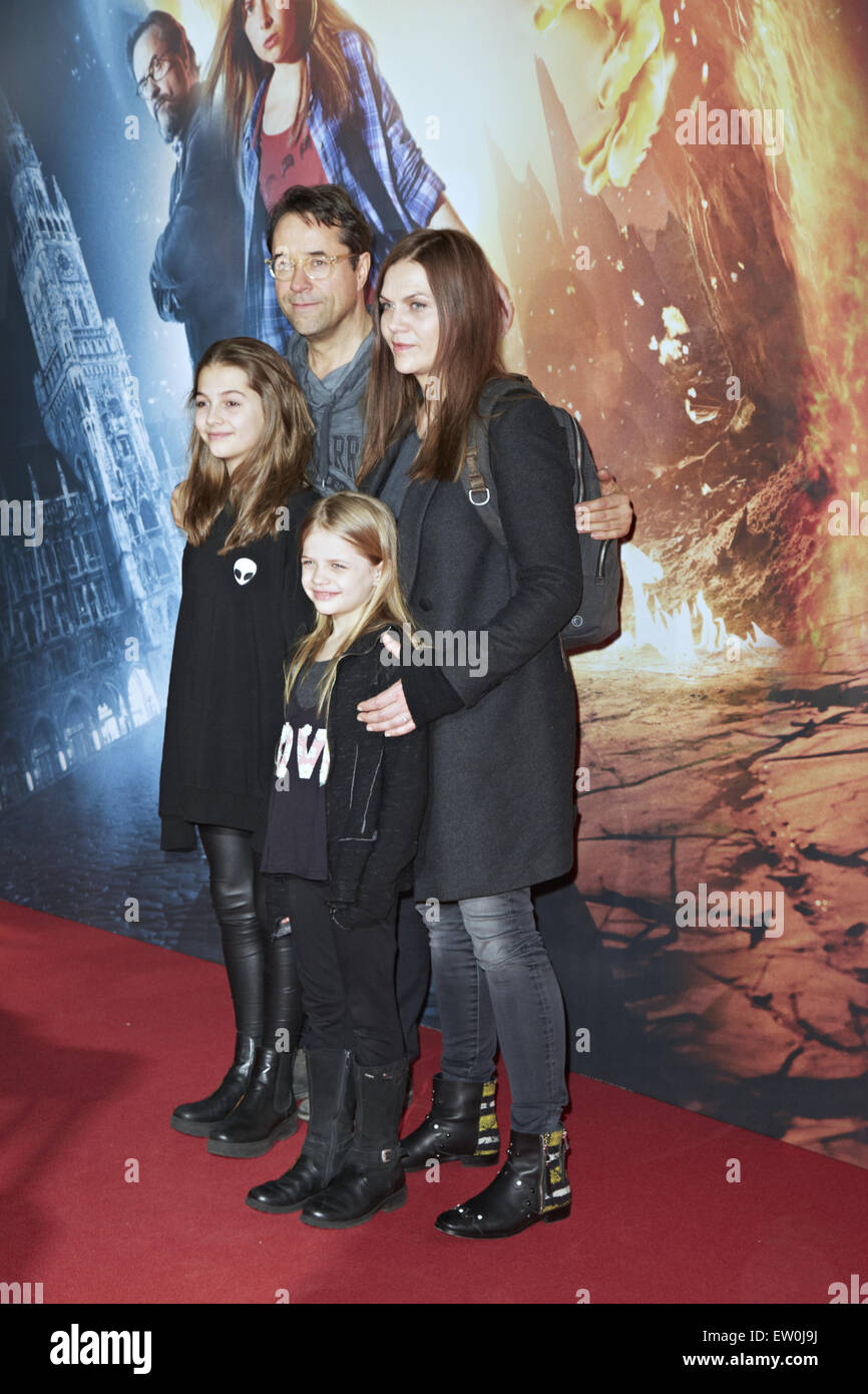 Weltpremiere des deutschen Films "Mara Und der Feuerbringer" im Cinedom Mediapark 1 Featuring: Jan Josef Liefere, Anna Loos, Lilly Anna Sophia Liefere, Lola Marie Josefine Liefers wo: Köln, Deutschland bei: 29. März 2015 Stockfoto