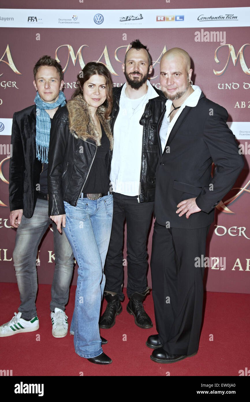 Weltpremiere des deutschen Films "Mara Und der Feuerbringer" im Cinedom Mediapark 1 Featuring: Schandmaul wo: Köln, Deutschland bei: 29. März 2015 Stockfoto