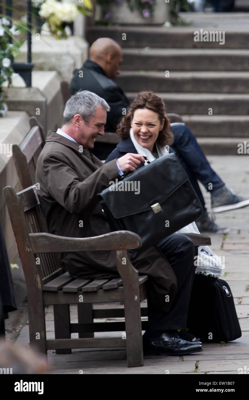 Olivia Colman und Neil Morrissey Dreharbeiten des neuen BBC-Dramas "The Night Manager" London mit: Olivia Colman, Neil Morrissey Where: London, Vereinigtes Königreich bei: 2. April 2015 Stockfoto