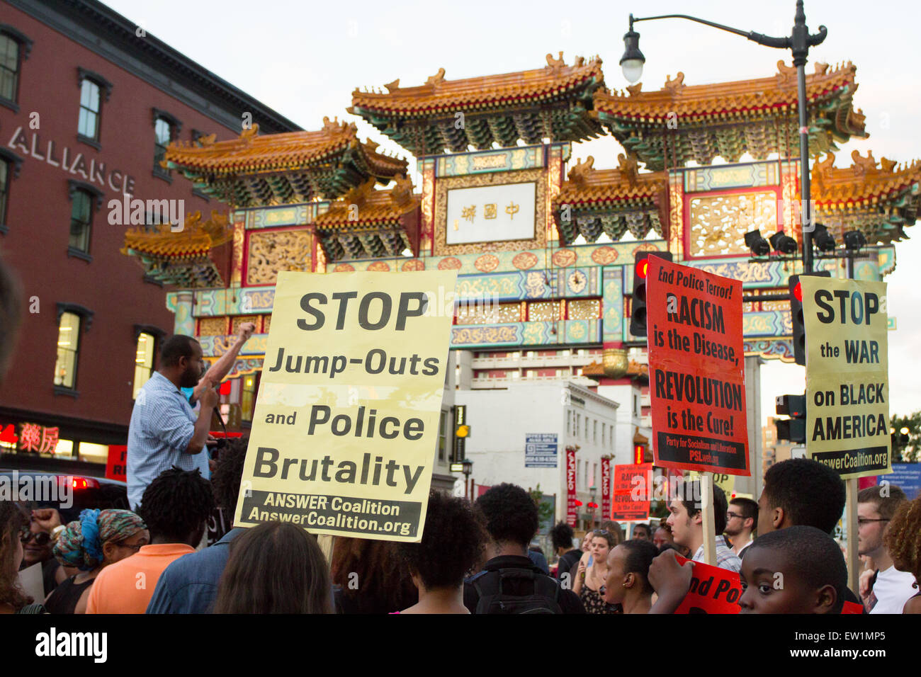 Dutzende von Demonstranten protestieren Polizeigewalt in Washington D.C. Stockfoto