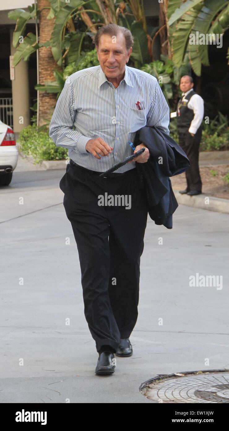 Ehemaliger Trainer der Houston Rockets, Rudy Tomjanovich kommt bei den Lakers V Clippers Spiel im Staples Center Featuring: Rudy Tomjanovich wo: Los Angeles, California, Vereinigte Staaten von Amerika bei: 5. April 2015 Stockfoto