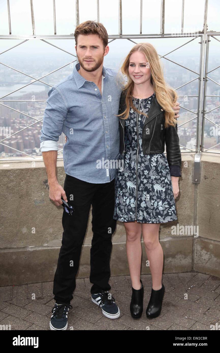 Das Empire State Building beherbergt Scott Eastwood und Britt Robertson Stars von 20th Century Fox die längste Fahrt mit: Scott Eastwood, Britt Robertson wo: NYC, New York, Vereinigte Staaten von Amerika bei: 9. April 2015 Stockfoto