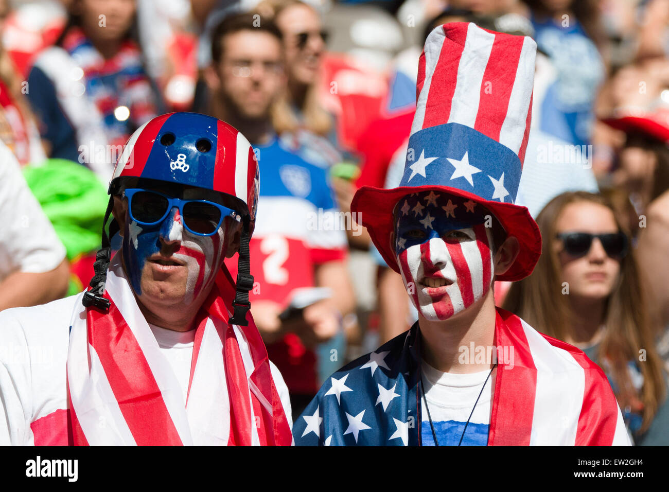 Vancouver, Kanada. 16. Juni 2015. USA-Fans in der Menge für eine Gruppe D Spiel bei der FIFA Frauen WM Kanada 2015 zwischen Nigeria und den USA im BC Place Stadium am 16. Juni 2015 in Vancouver, Kanada. Sydney Low/Cal-Sport-Medien. Bildnachweis: Cal Sport Media/Alamy Live-Nachrichten Stockfoto