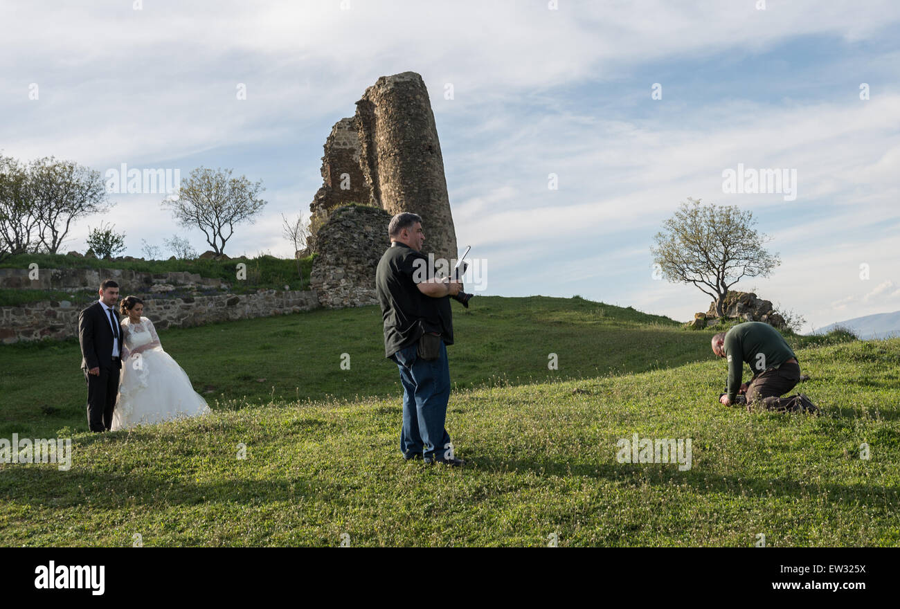 Hochzeit Foto-Session im UNESCO-Welterbe 6. Jahrhundert georgischen orthodoxen Dschwari Kloster nahe der Stadt Mzcheta in Georgien Stockfoto