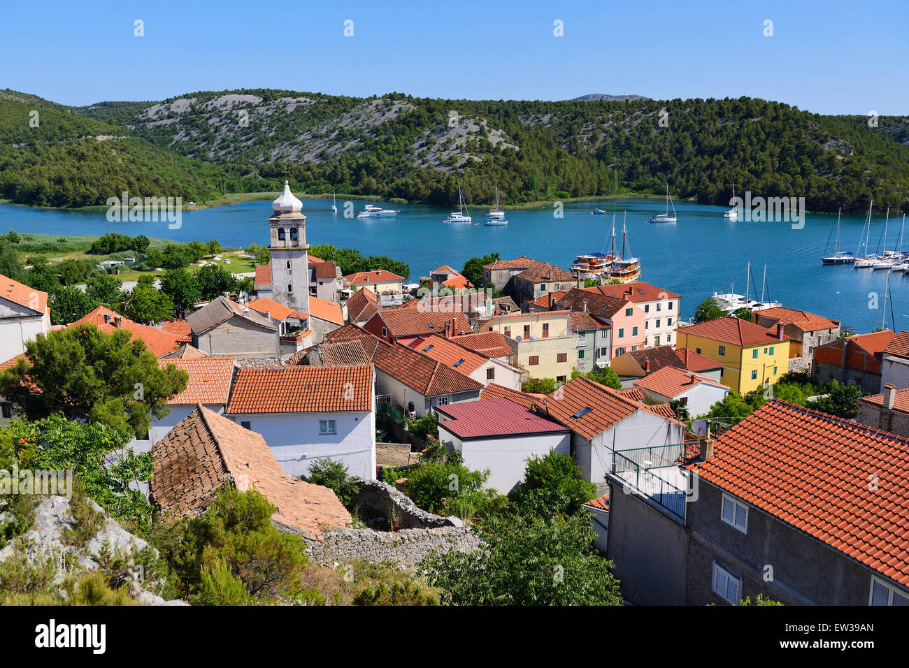 Ansicht der Stadt Skradin und Krka Fluss aus Punkt - dalmatinischen Küste von Kroatien Stockfoto