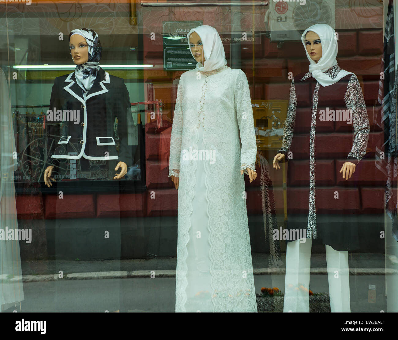 Ein Schaufenster mit islamischen Mode Kleider Stockfoto