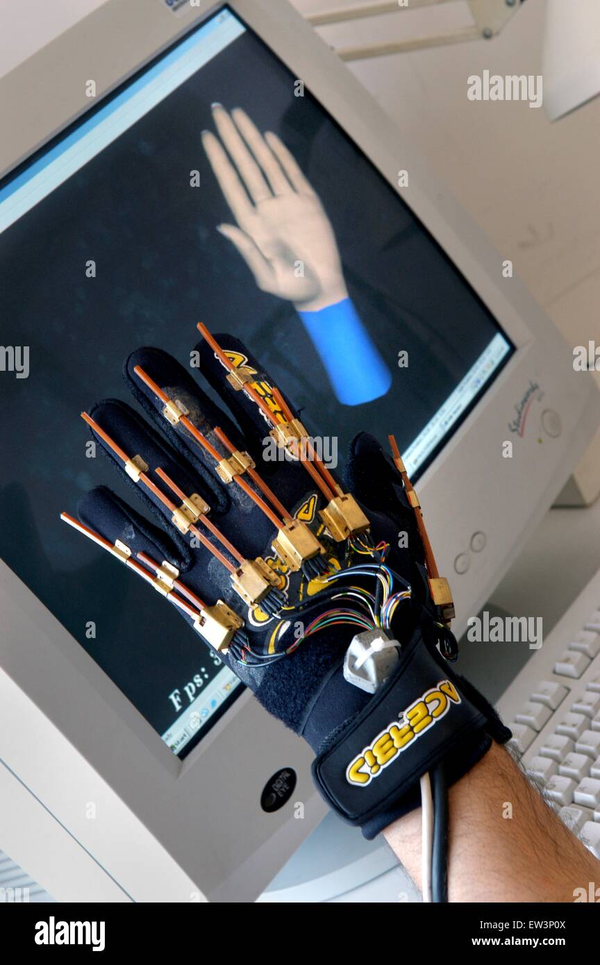 Erweiterte Schule St.Anna von Pisa (Italien), PERCRO Labor, Forschung auf der virtuellen Realität; Handschuh für die virtuelle Realität Stockfoto