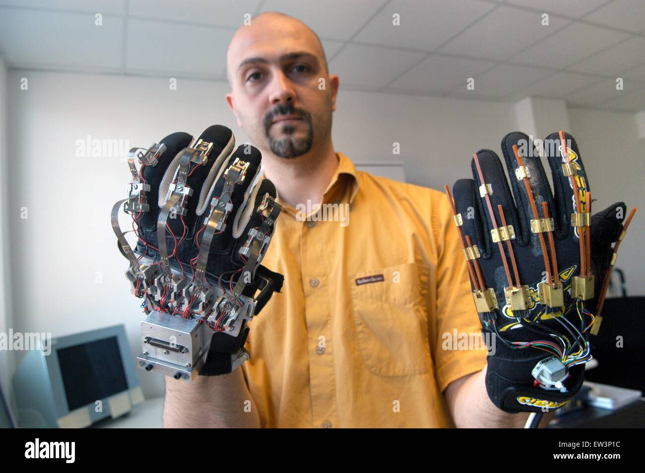 Erweiterte Schule St.Anna von Pisa (Italien), PERCRO Labor, Forschung auf der virtuellen Realität; Handschuh für die virtuelle Realität Stockfoto