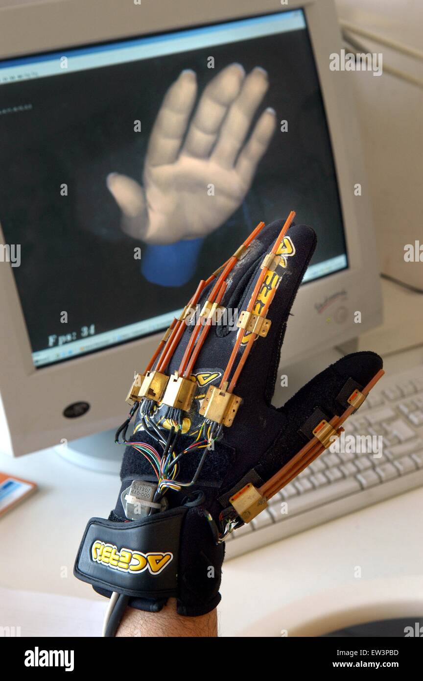Erweiterte Schule St.Anna von Pisa (Italien), PERCRO Labor, Forschung auf der virtuellen Realität; Handschuh für die virtuelle Realität Stockfoto