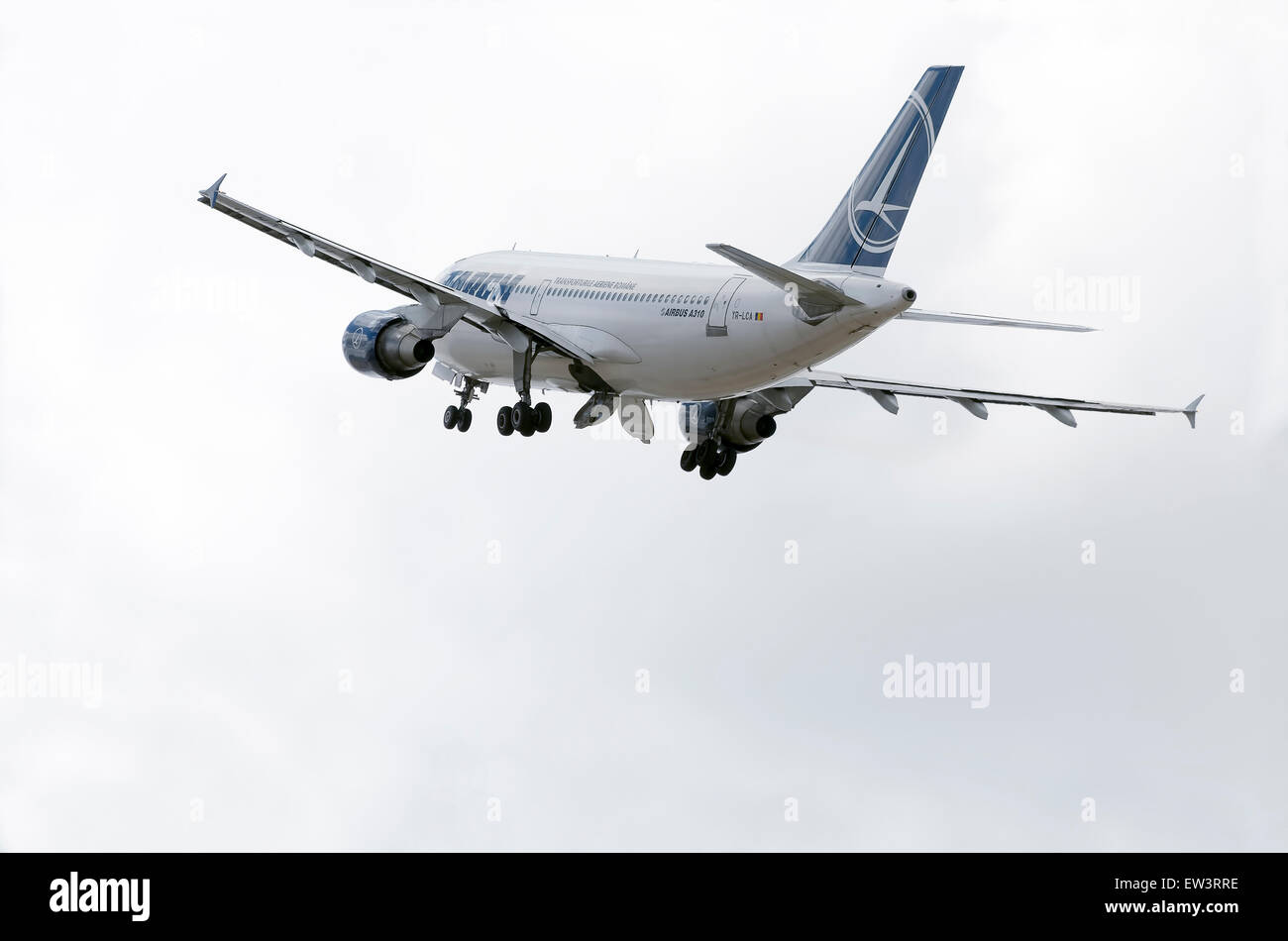 Flugzeug-Airbus A310 - 325-- Tarom-Airline, ist vom Flughafen Madrid-Barajas - Adolfo Suarez - ausziehen. Stockfoto