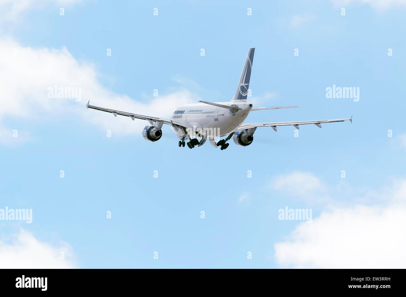 Flugzeug-Airbus A310 - 325-- Tarom-Airline, ist vom Flughafen Madrid-Barajas - Adolfo Suarez - ausziehen. Stockfoto