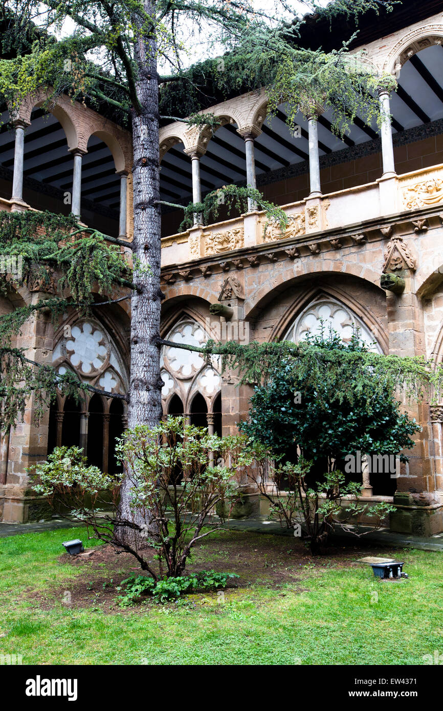 Kreuzgang ummauerten Garten in das königliche Kloster Santa Maria de Veruela Stockfoto
