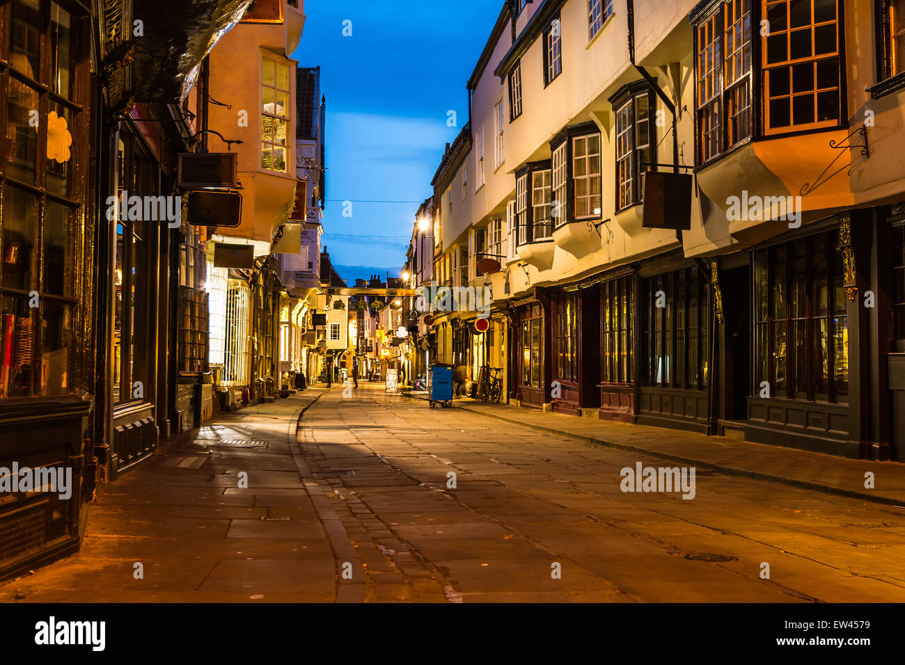 Alten Straßenansicht in York, England am Abend. Stockfoto