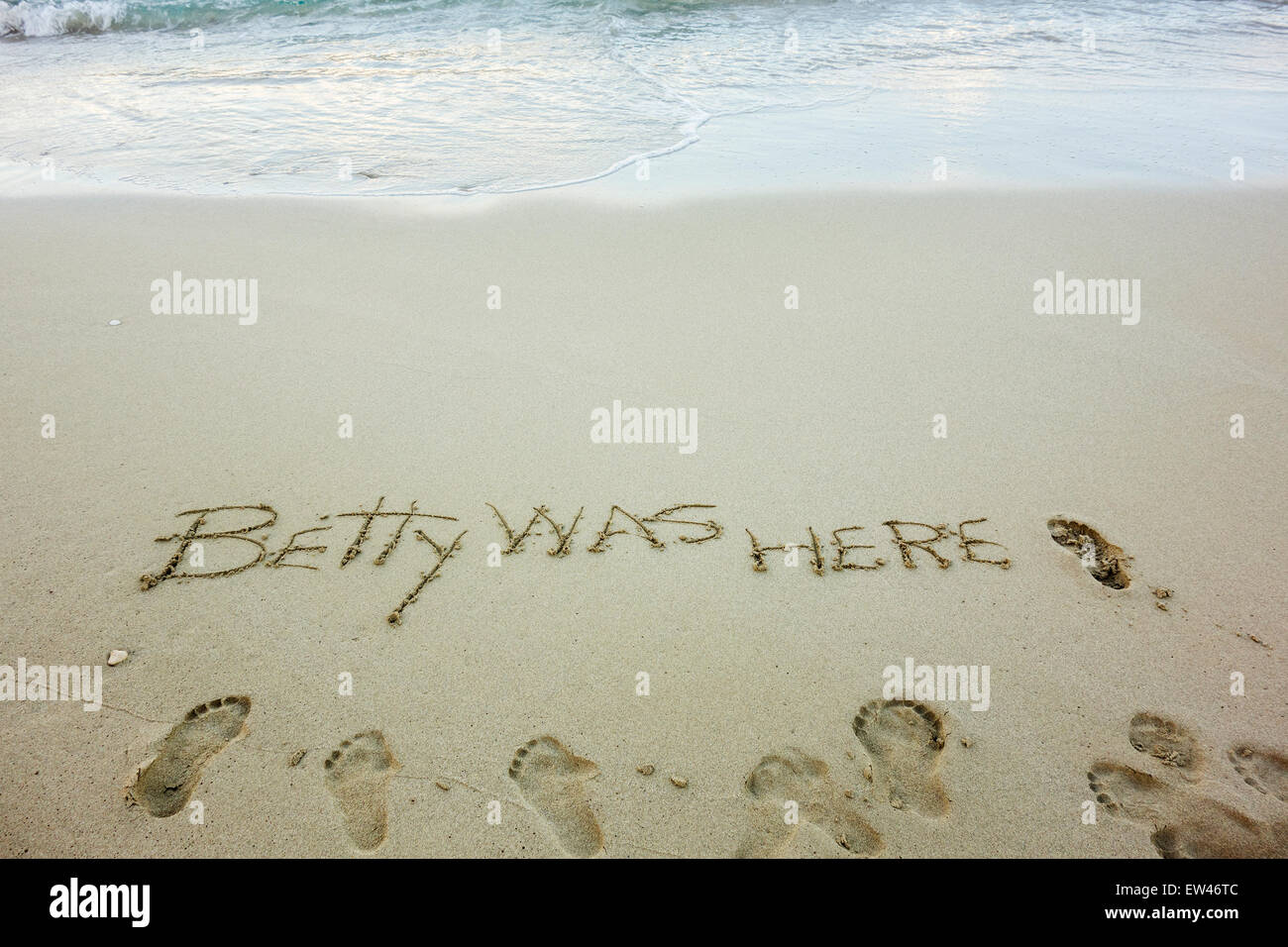 Hier eine Nachricht, Betty war, geschrieben in den Sand am Strand einer tropischen Karibik-Insel. USVI, U.S.V.I. Stockfoto