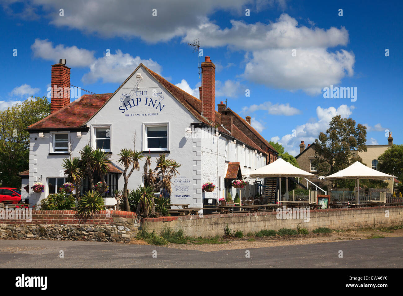 The Ship Inn im Langstone an einem sonnigen Tag ohne Menschen Stockfoto