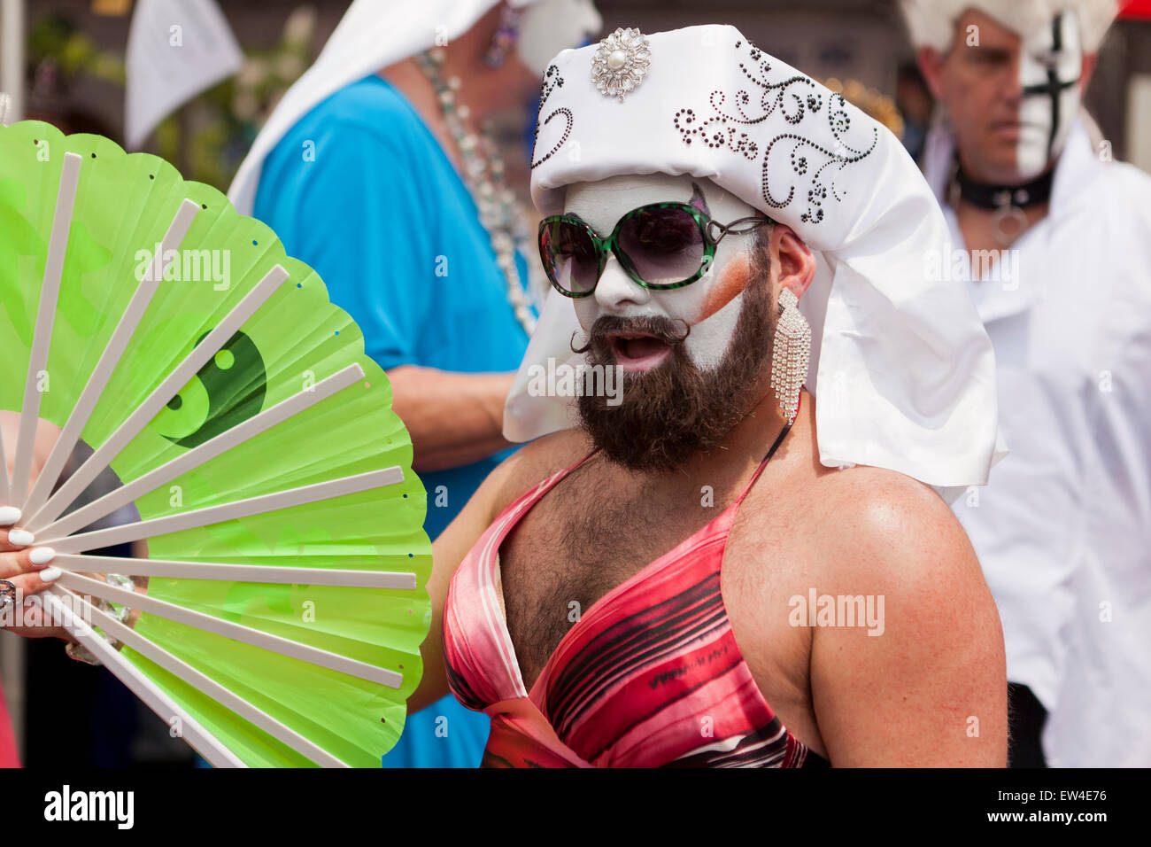 Männer, gekleidet in ziehen Sie am Kapital Pride Festival 2015 - Washington, DC USA Stockfoto