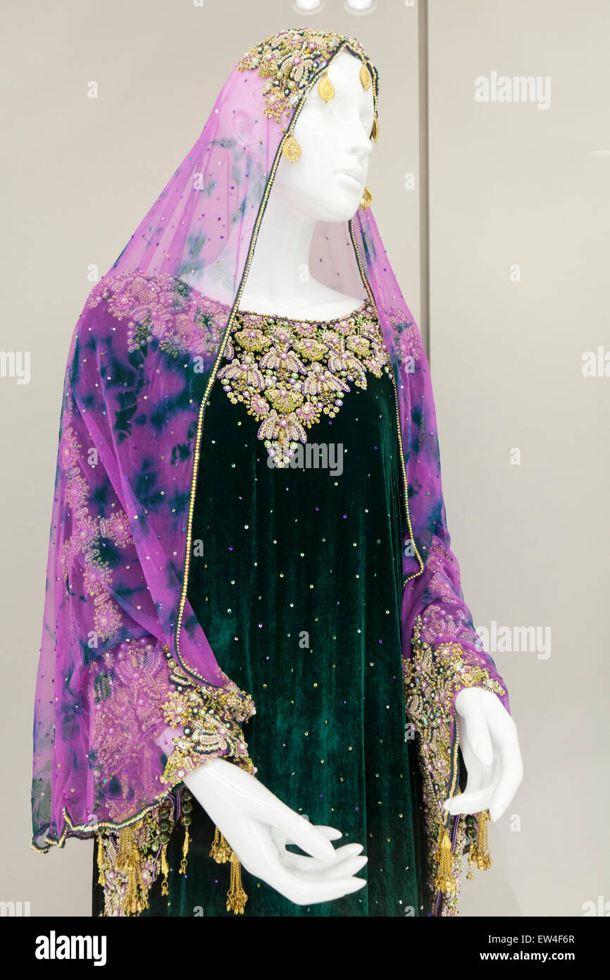 Omanische Hochzeit Kleid Display - Sultan Qaboos Cultural Center, Washington, DC USA Stockfoto