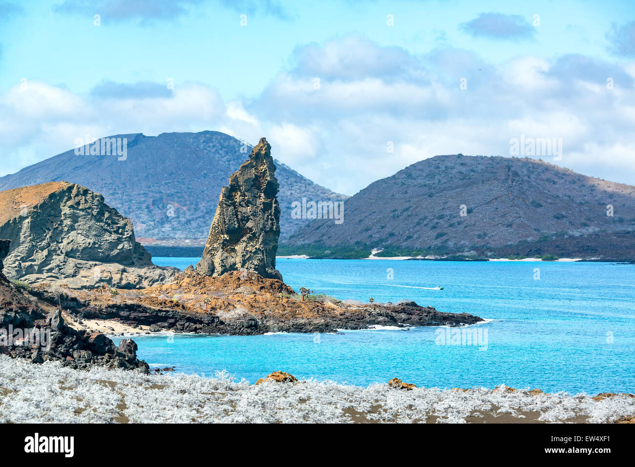 Blick auf die berühmte Pinnacle Rock auf den Galapagos Inseln Stockfoto