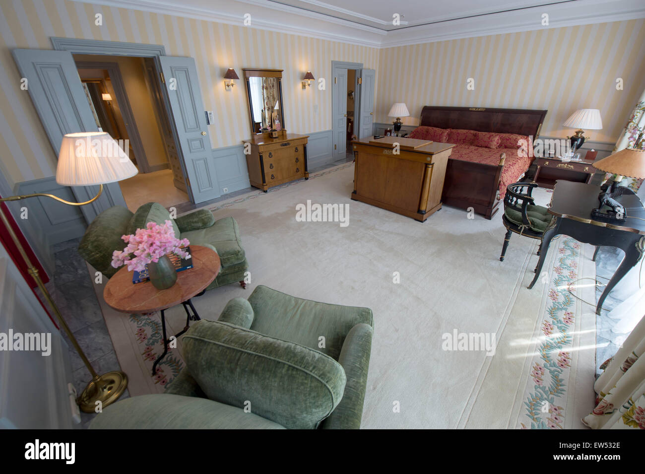 Ein Blick in die Präsidentensuite im Hotel Adlon in Berlin, Deutschland, 17. Juni 2015. Königin Elizabeth II ist es, bei ihrem Besuch im Zimmer übernachten. Foto: Tim Brakemeier/dpa Stockfoto