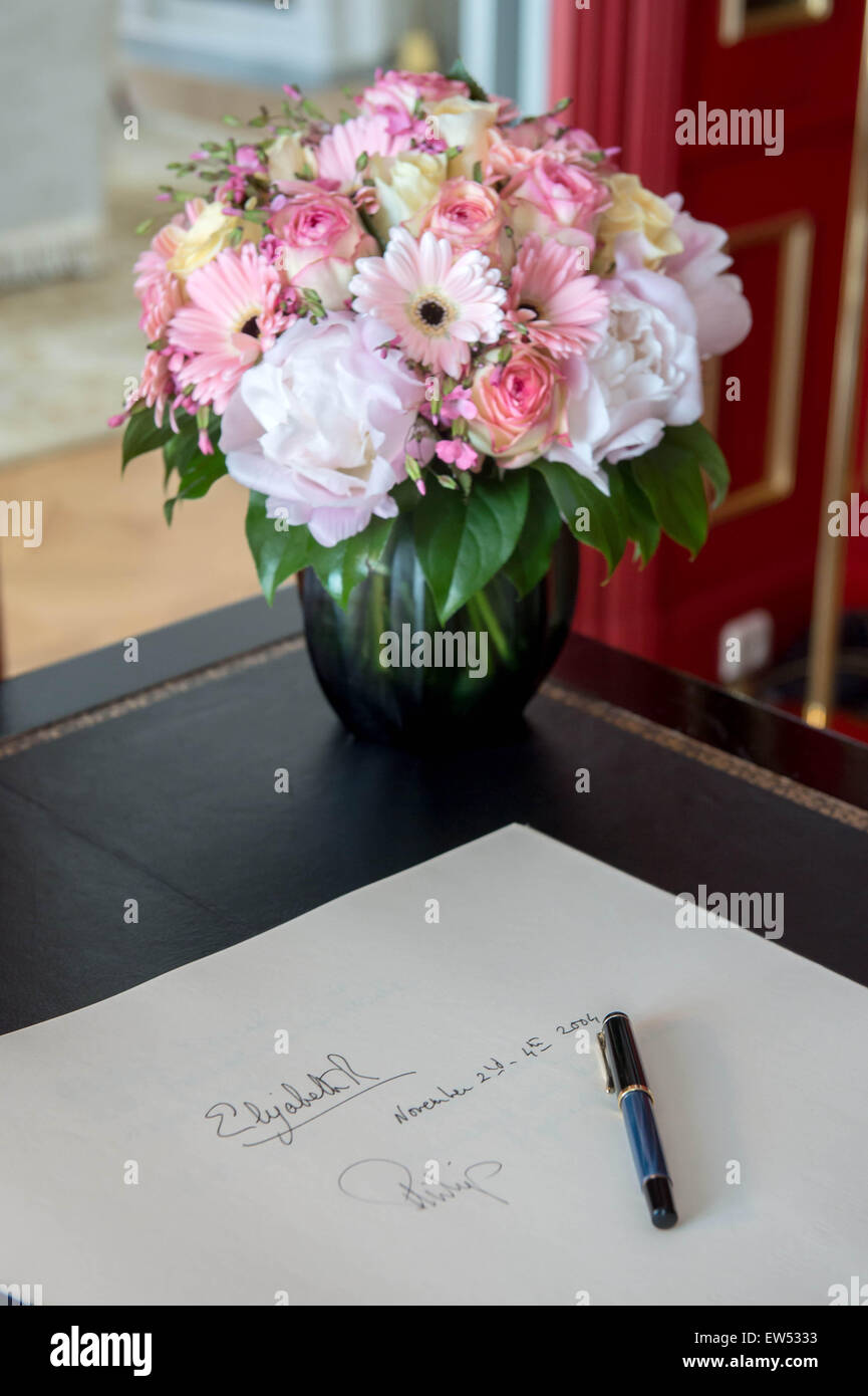 Ein Blick in die Präsidentensuite im Hotel Adlon in Berlin, Deutschland, 17. Juni 2015. Königin Elizabeth II ist es, bei ihrem Besuch im Zimmer übernachten. Foto: Tim Brakemeier/dpa Stockfoto