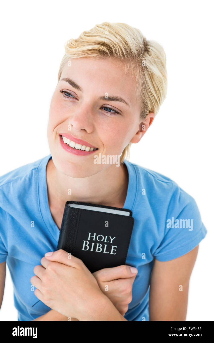 Ziemlich lächelnde blonde Frau mit Bibel Stockfoto