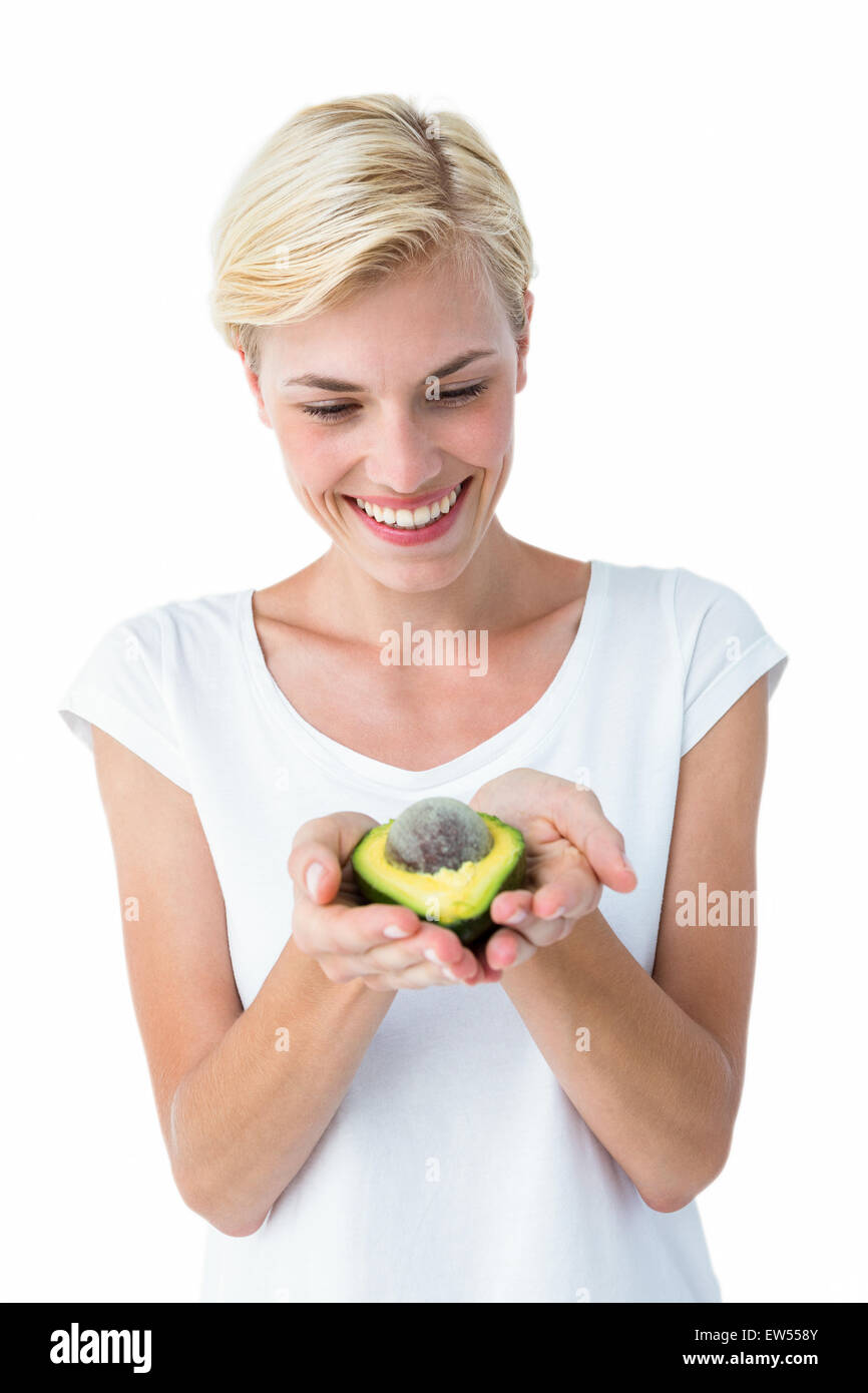Attraktive Frau halten frische avocado Stockfoto