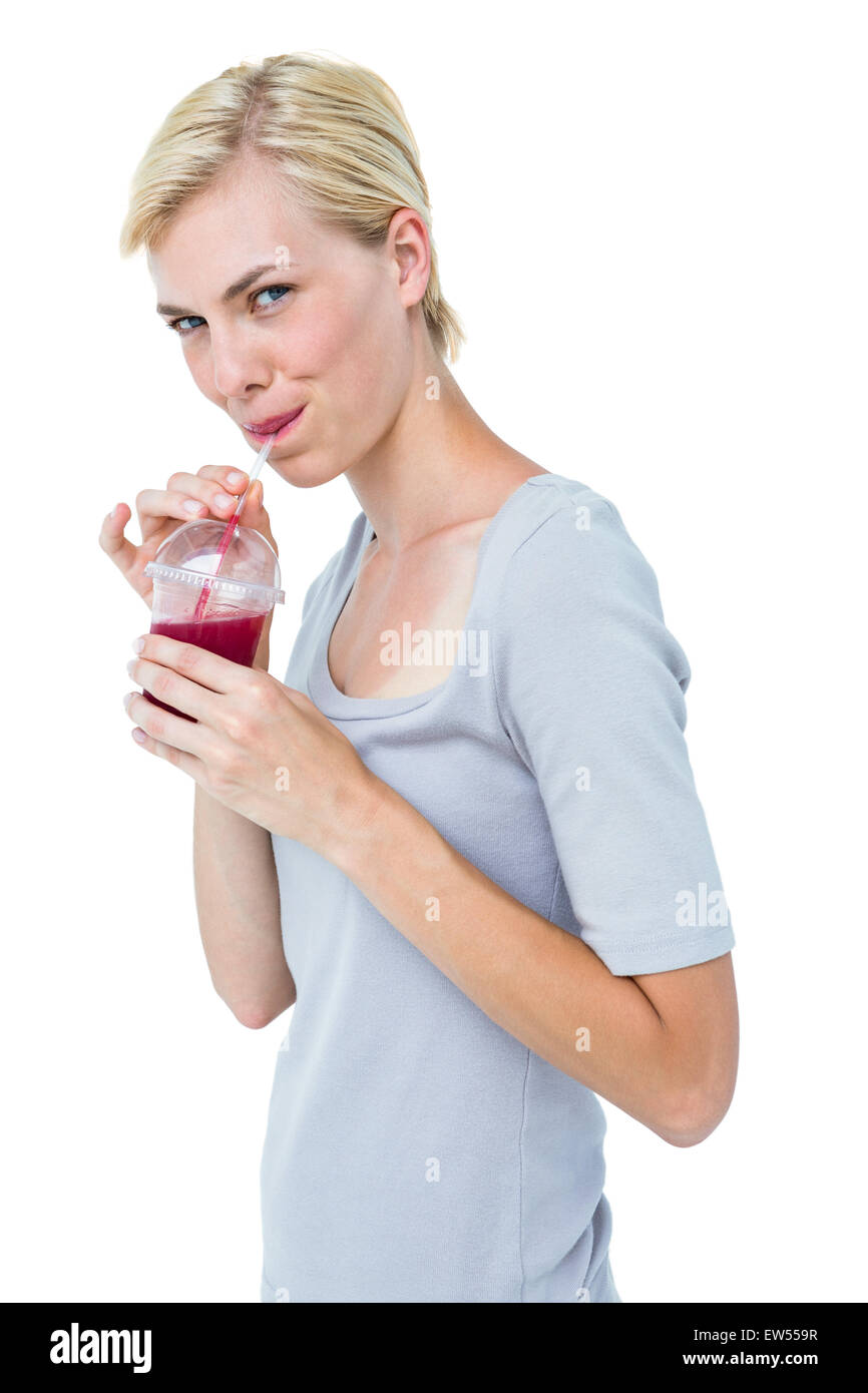 Attraktive Frau gesunden Saft zu trinken Stockfoto