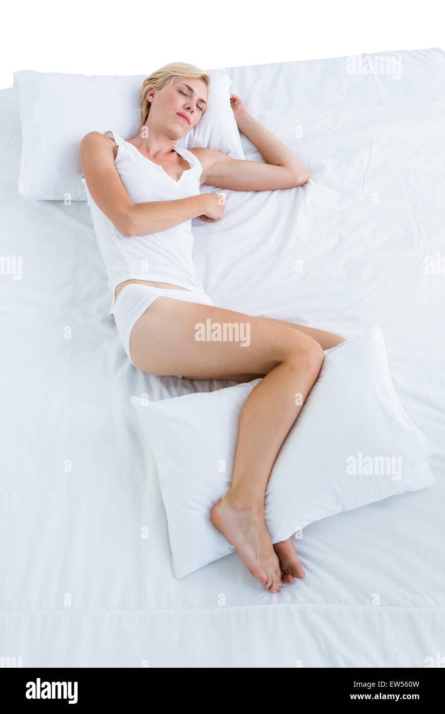 Blonde Frau schläft in ihrem Bett Stockfoto