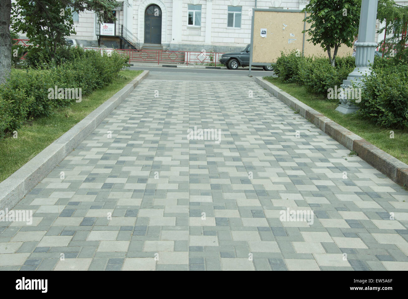 zu Fuß Weg Magd von Fliesen in der Nähe von Fluss-Station in Samara Stockfoto