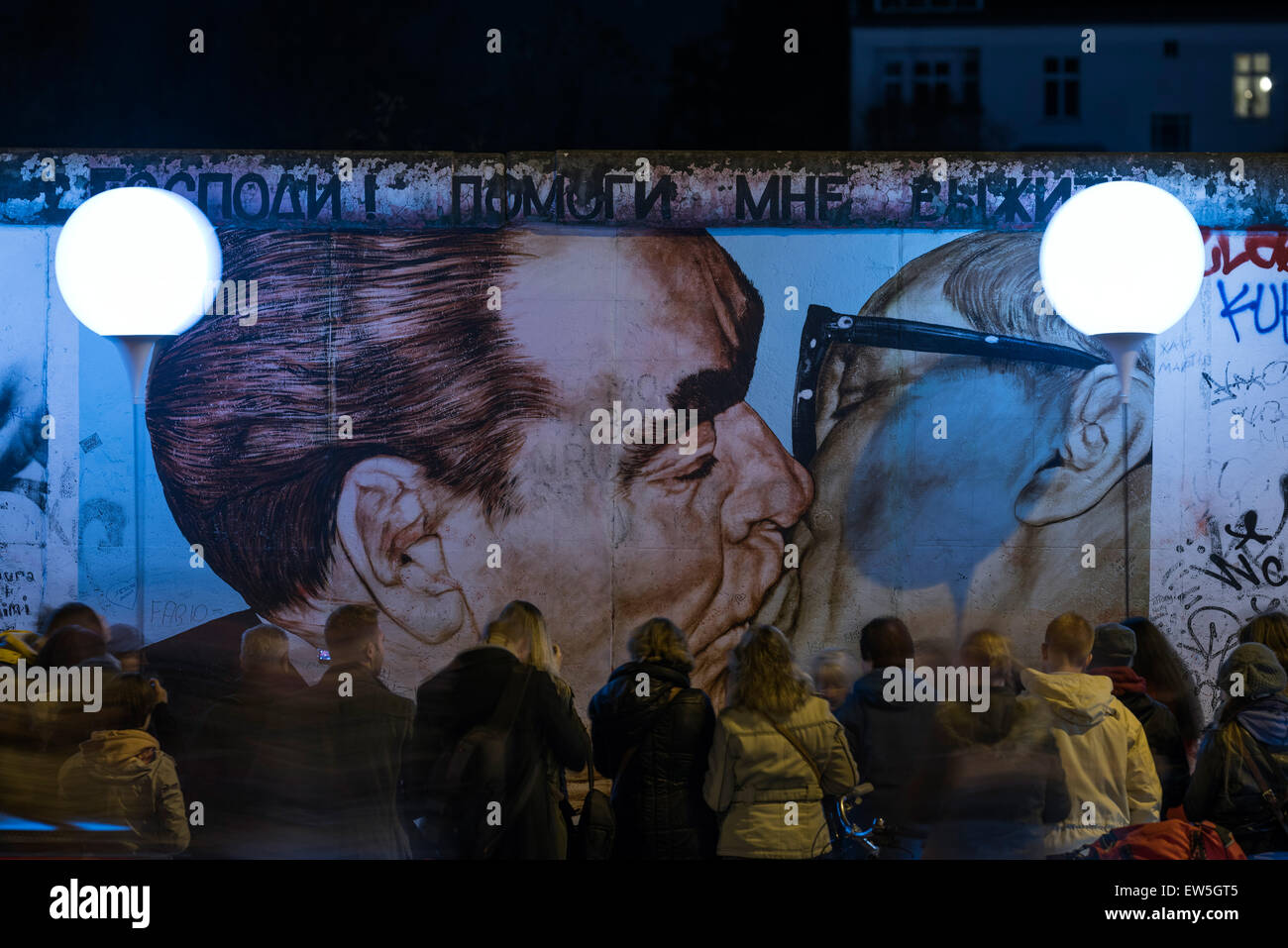 Berlin, Deutschland, begrenzen Ballons des Lichts zum 25. Jahrestag der Berliner Mauer Stockfoto