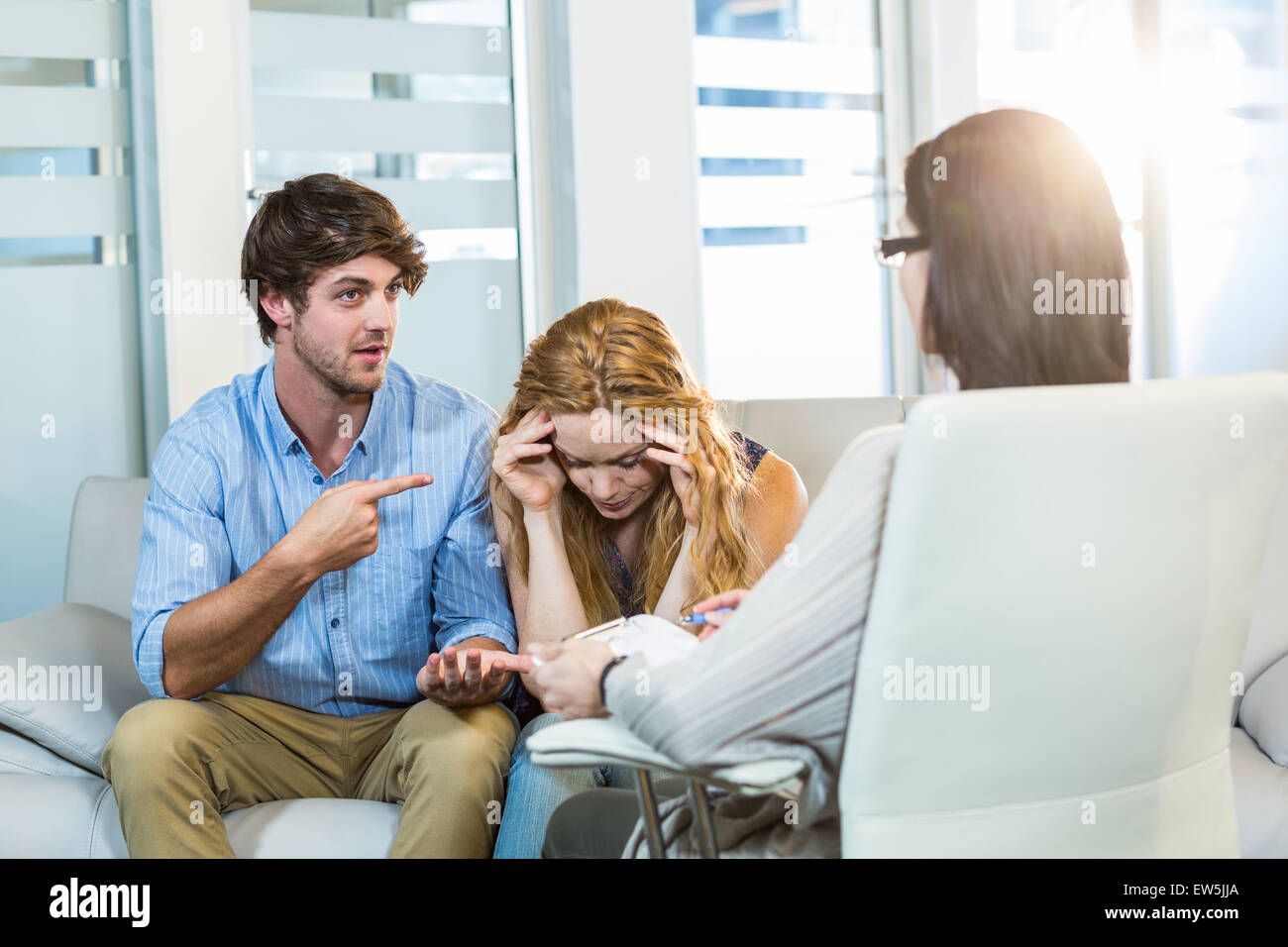 Psychologen helfen ein paar mit Beziehungsschwierigkeiten Stockfoto