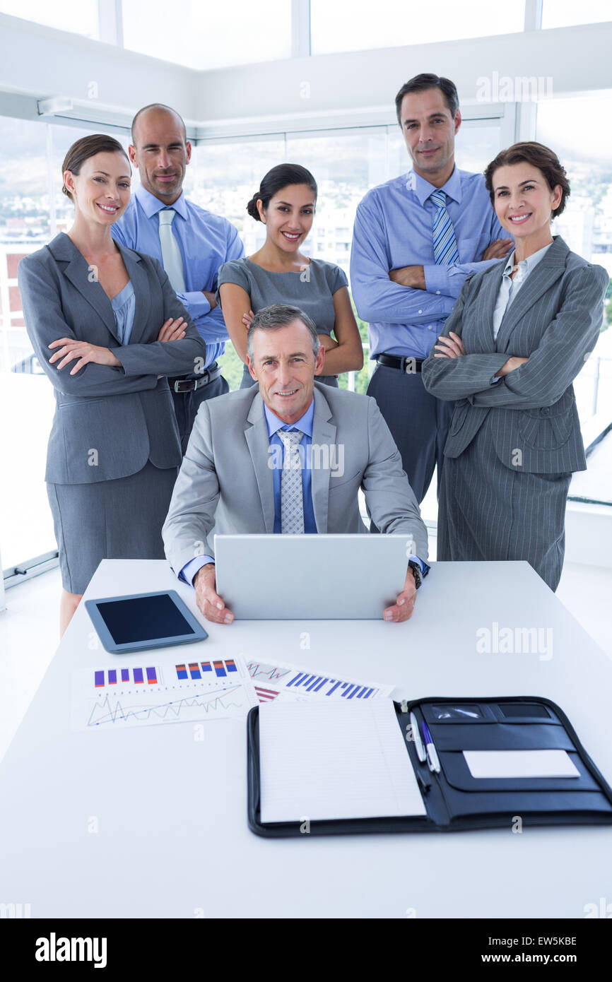 Blick in die Kamera lächelnden Business-team Stockfoto