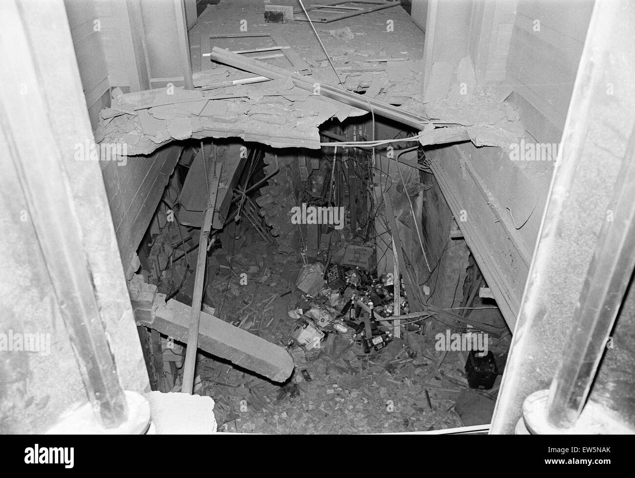 Taverne in der Stadt, Pub. 22. November 1974. Bombenschäden. Birmingham Pub Bombardierungen 1974. Die Taverne in der Stadt, ein zentralen Birmingham Pub wurde 21. November 1974, einer von mehreren Bombenanschlägen bombardiert. Insgesamt wurden 21 Menschen getötet und 182 Menschen wurden verletzt. Stockfoto