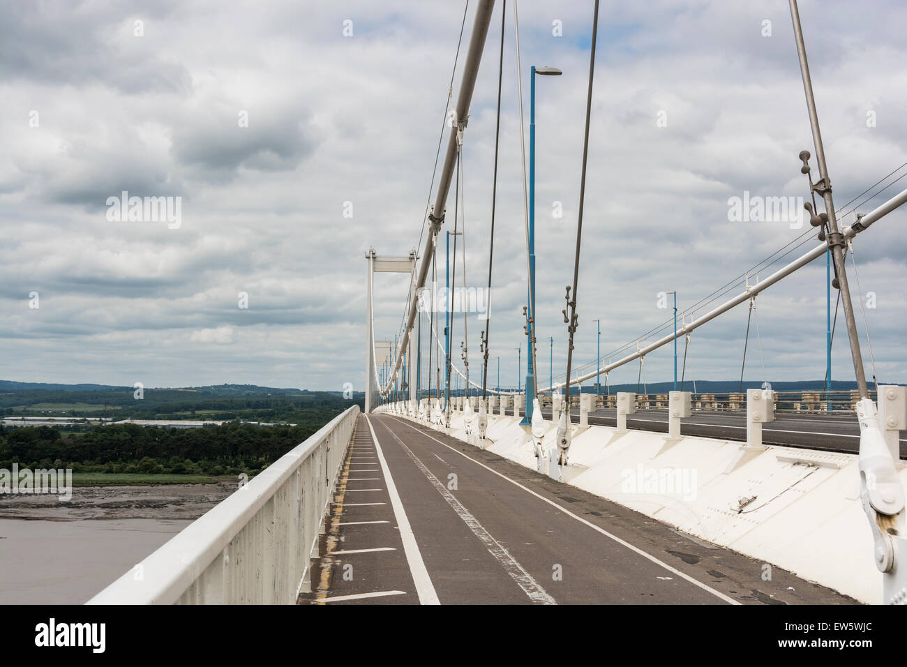Der Severn-Brücke eröffnet, Autobahnverkehr 1966 zwischen England und Wales über den Fluss Severn. Stockfoto