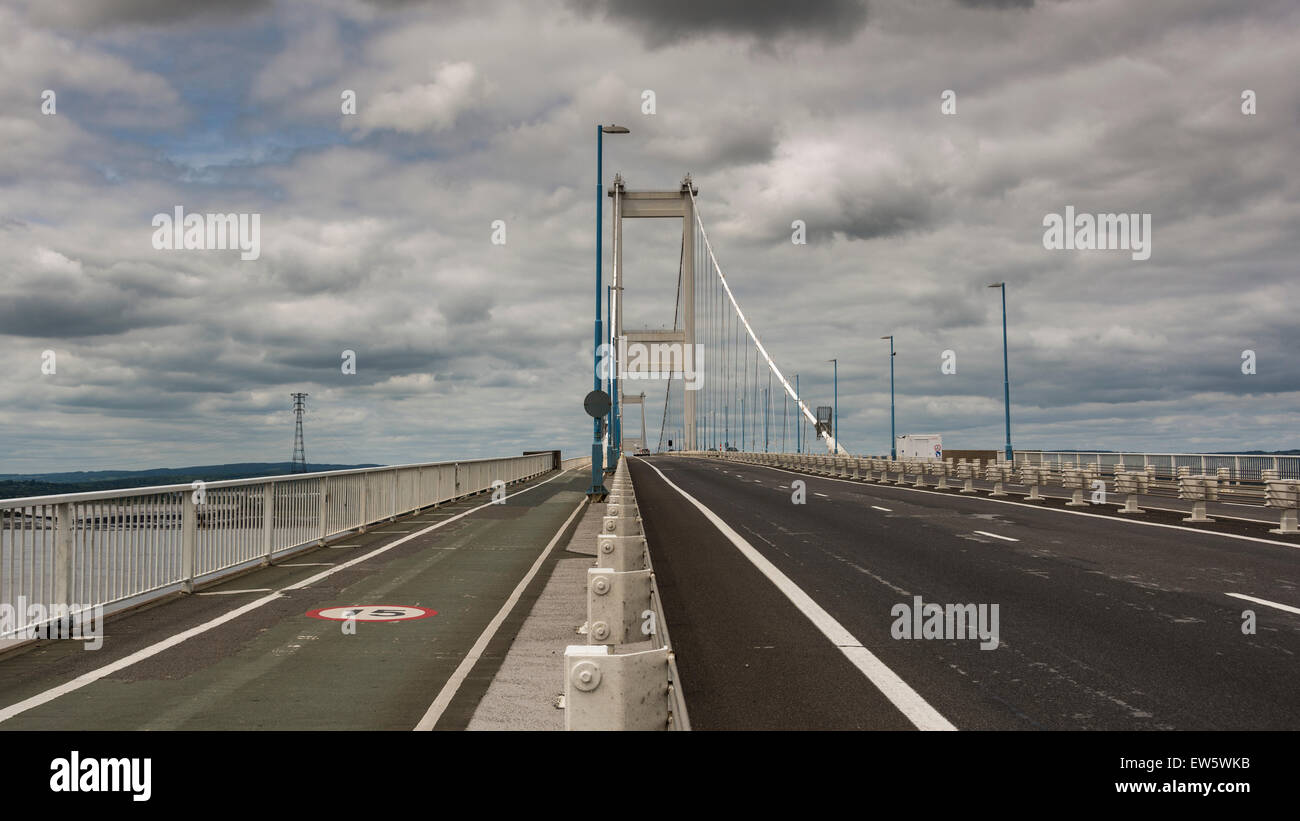Der Severn-Brücke eröffnet, Autobahnverkehr 1966 zwischen England und Wales über den Fluss Severn. Stockfoto