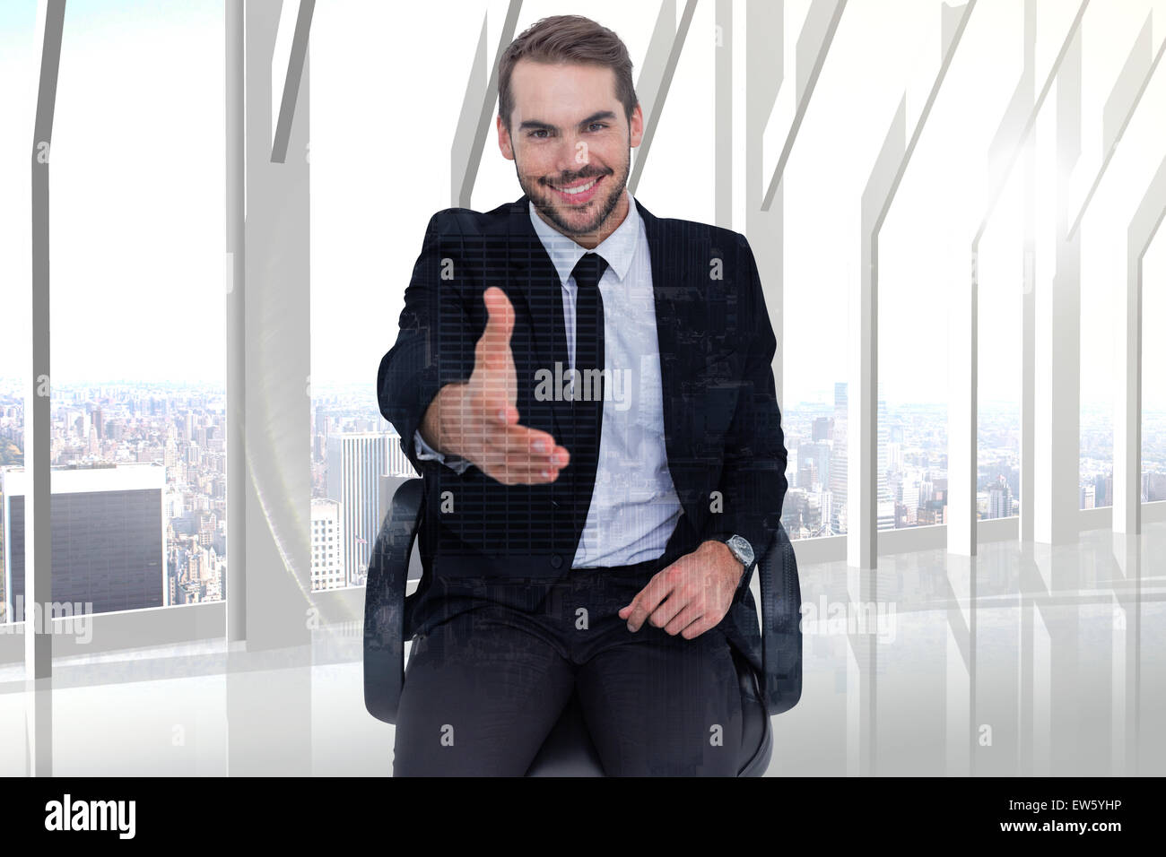 Zusammengesetztes Bild des lächelnden Geschäftsmann auf einem Stuhl Büro bietet handshake Stockfoto
