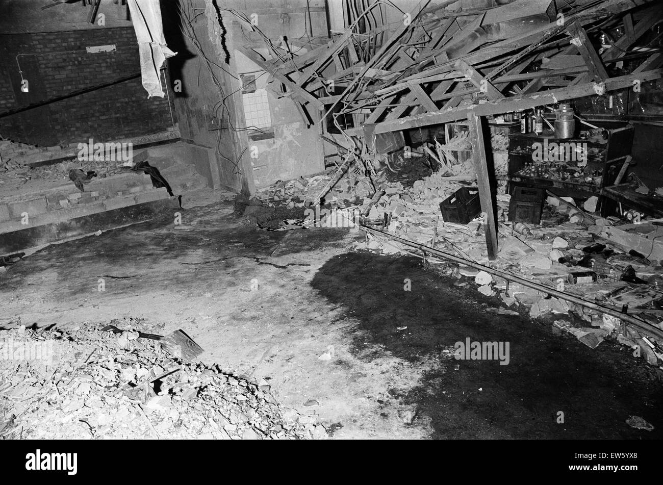 Taverne in der Stadt, Pub. 22. November 1974. Bombenschäden. Birmingham Pub Bombardierungen 1974. Die Taverne in der Stadt, ein zentralen Birmingham Pub wurde 21. November 1974, einer von mehreren Bombenanschlägen bombardiert. Insgesamt wurden 21 Menschen getötet und 182 Menschen wurden verletzt. Stockfoto
