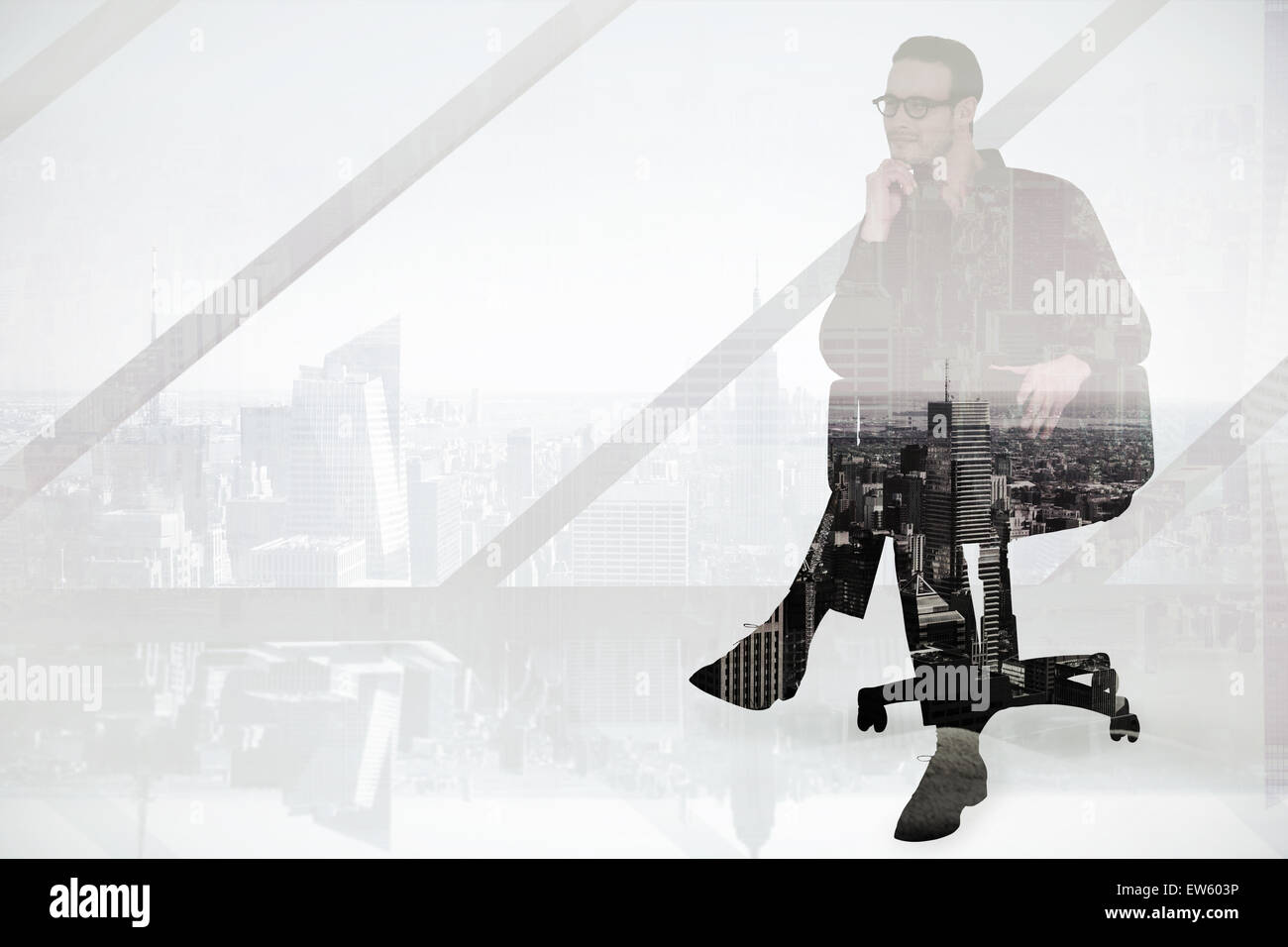 Zusammengesetztes Bild nachdenklich Geschäftsmann sitzt auf einem Drehstuhl Stockfoto