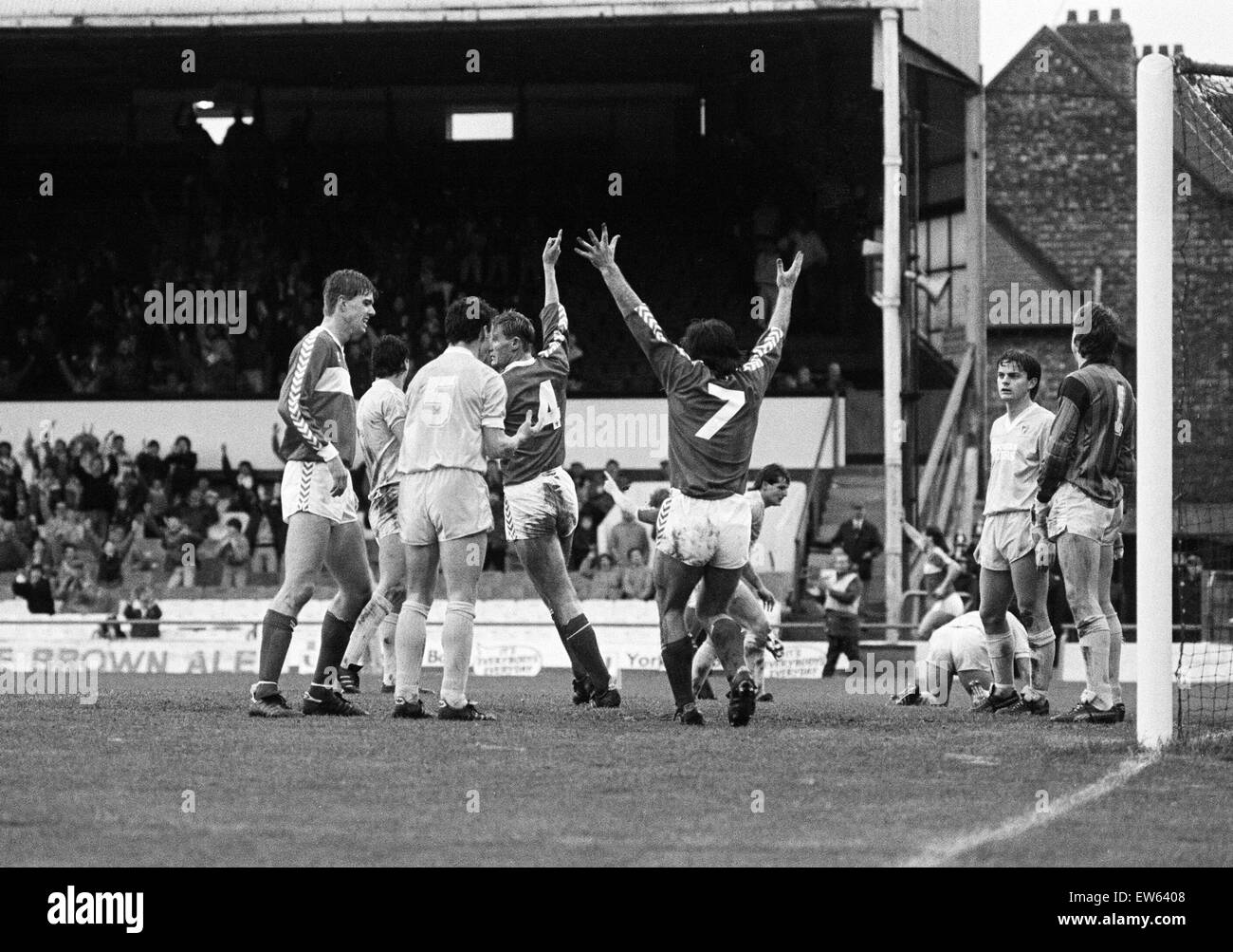 Englische League Division Three match bei Ayresome Park. Middlesbrough 4 V Bournemouth 0. Feierlichkeiten für Middlesbrough Spieler nach einem ihrer vier Ziele. 1. November 1986. Stockfoto