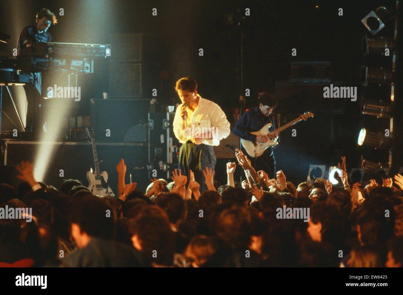 Simple Minds 1984, Musikgruppe, o Bühne, Schottland, Durchführung ca. März 1984,1984 Simple Minds, Musikgruppe, auf der Bühne, Schottland, Circa März 1984. Jim Kerr Stockfoto