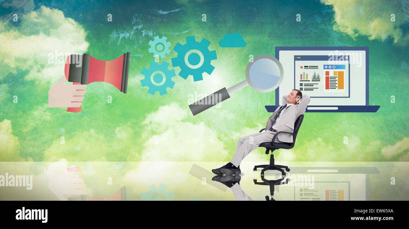 Zusammengesetztes Bild der Geschäftsmann entspannend in Drehstuhl Stockfoto