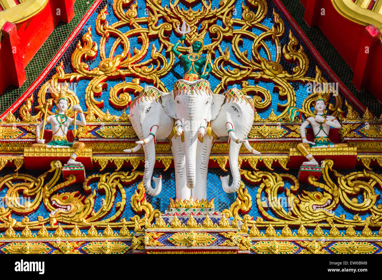 Kunst-Elefant Detail im thailändischen Tempel-Gebäude. Stockfoto